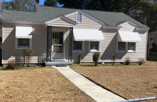 2 Bedroom House off of Rosewood Available Now photos photos