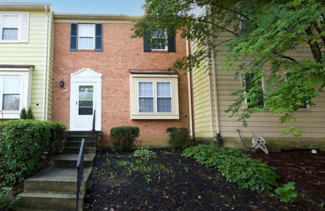 8235 STATIONHOUSE COURT - 8235 Stationhouse Court, Newington, VA 22079