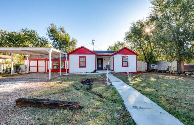 Remodeled three bed house on a quiet cul-de-sac Gallery 3