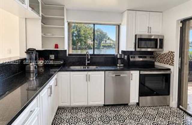 232 Wimbledon Lake Dr cu-232, Plantation, FL 33324 Gallery 1