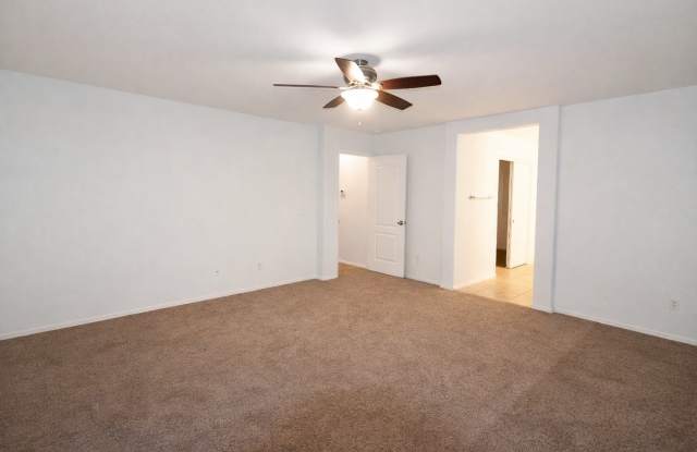 Huge house great location Gallery 3
