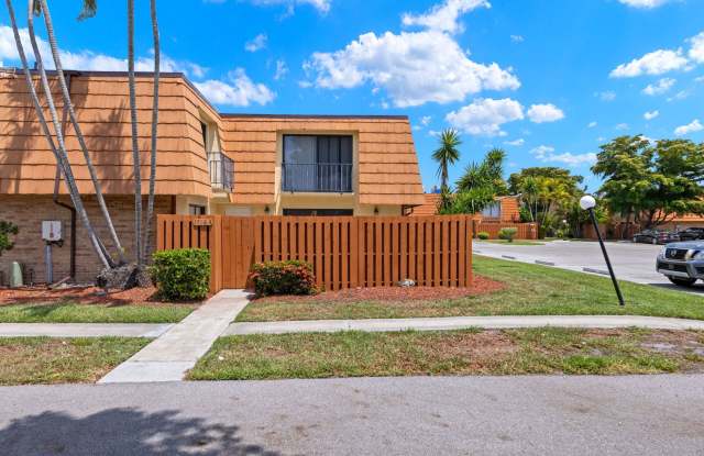 Parkwoods 1706-4 - 1706 Park Meadows Drive, Villas, FL 33907