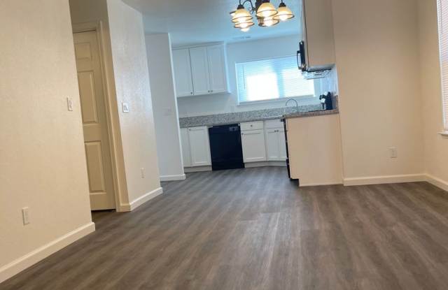 Halloween Special! 2 Weeks FREE Rent – Brand-New Townhouse in Gated Community Near Creekside Golf Course Gallery 4