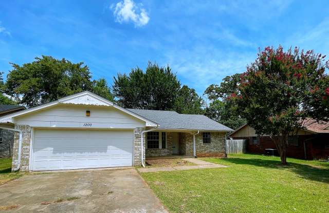 Charling 3bd 2 ba house close to the University photos photos