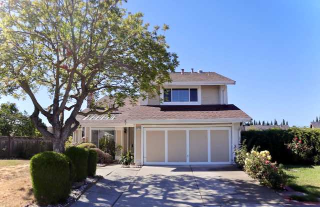Splendid 3-bedroom home + Bonus Loft located in Fremont! – New flooring! - 34269 Lennox Court, Fremont, CA 94555