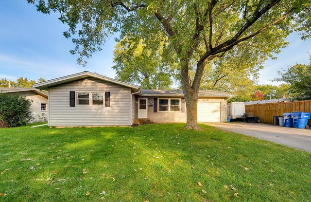 256 South 18th Street - 256 South 18th Street, St. Charles, IL 60174