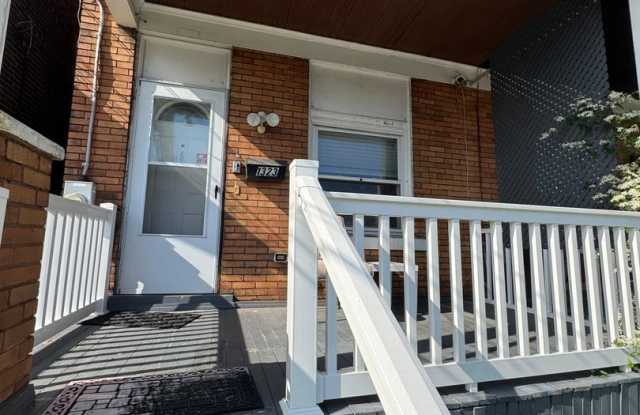 Newly Renovated 2 Bedroom 1.5 Bath in Dormont! photos photos