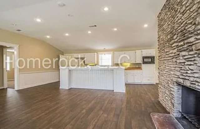 303 Lakeway Drive Gallery 4