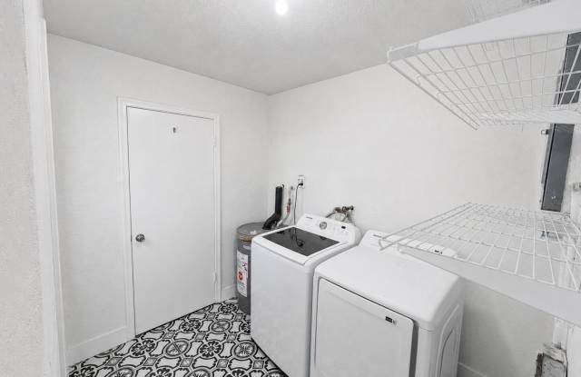 2821 Duke Lane Gallery 2