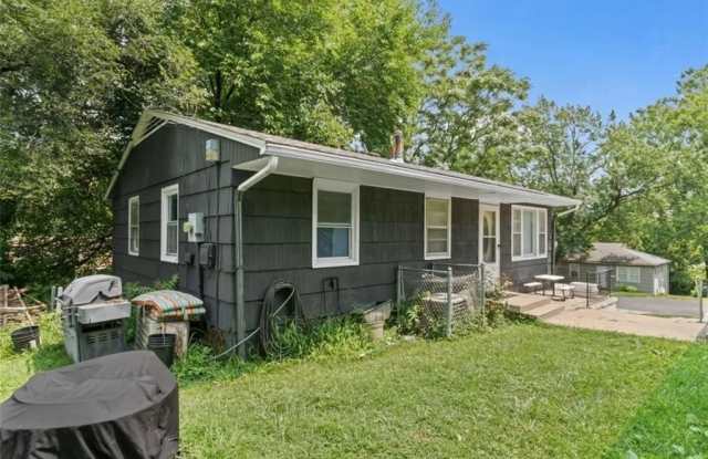 2204 South Cedar Avenue Gallery 2