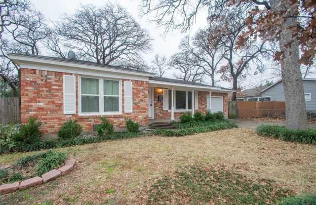 4821 Red Oak Lane Gallery 2