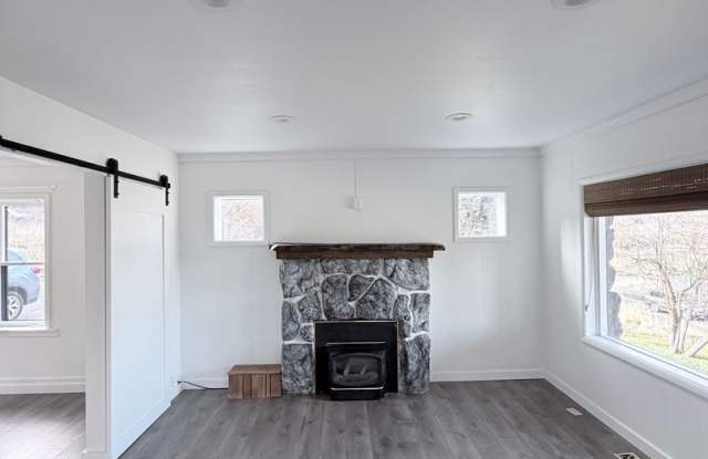 Lakeview 4-Bedroom Home Steps from Moore Park – Updated Throughout! 2.8 miles from Sky Lakes and OIT photos photos