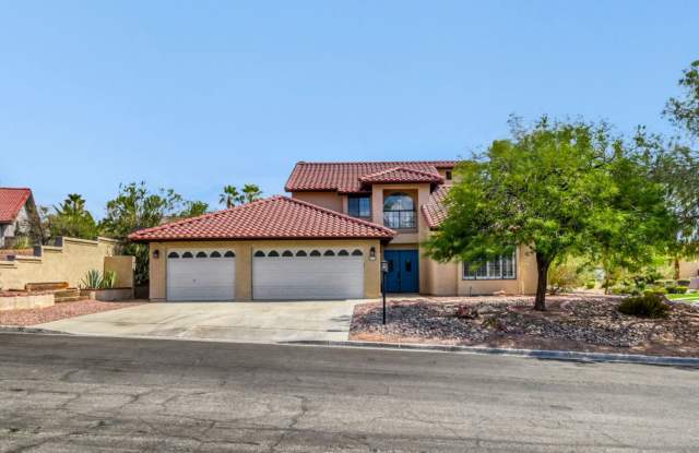 Gorgeous 3 Bedroom, 3 Full Bath with Sparkling Pool! photos photos