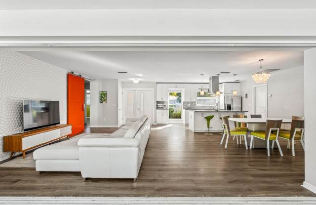 Single Family home on quiet street steps from the Intracoastal and Dining photos photos