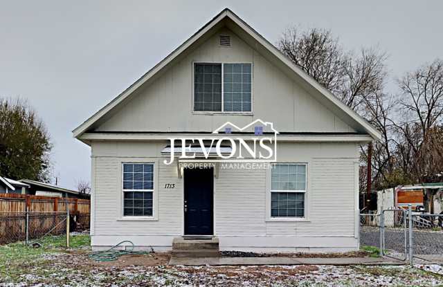 3-bedroom home near Yakima Valley College, and just minutes away from dining, shopping, and entertainment options! photos photos 3-bedroom home near Yakima Valley College, and just minutes away from dining, shopping, and entertainment options! photos photos