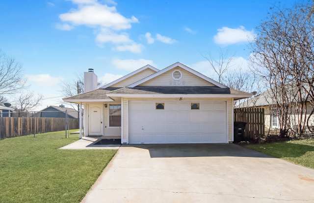 3806 Daniels Dr photos photos