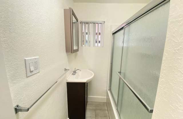 1 Bedroom 1 Bath Bungalow, Ready Now! photos photos