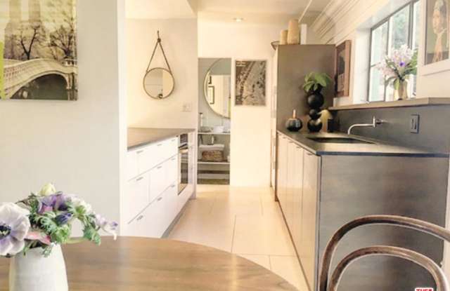 5532 VILLAGE Green Gallery 3
