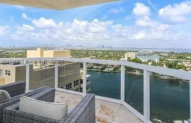 4775 Collins Ave Gallery 4