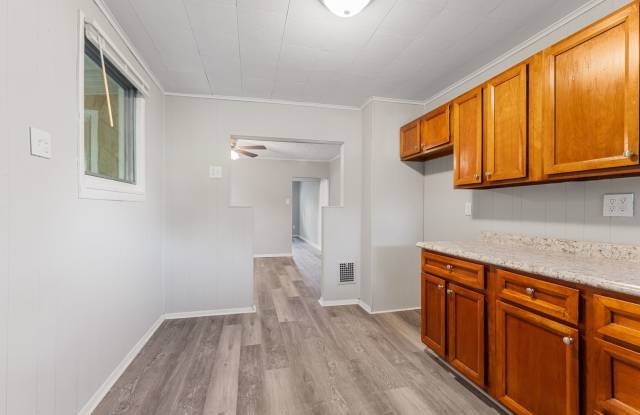 Newly Renovated 2 Bedroom Duplex Available Now! photos photos Newly Renovated 2 Bedroom Duplex Available Now! photos photos