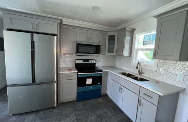 Fully Renovated 2 Bed, 1 Bath Duplex in the Heart of Kissimmee – Modern Upgrades Galore! photos photos