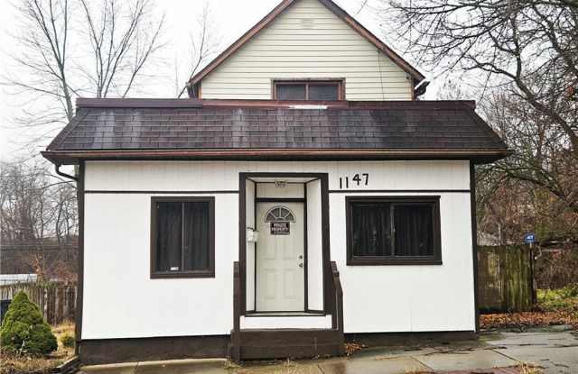 1147 Newton Street photos photos