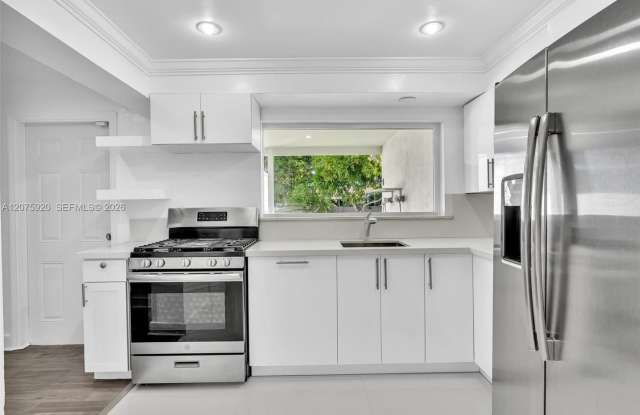 1647 NE 146th Street 0, Miami, FL 33181 - 1343 Gallery 1