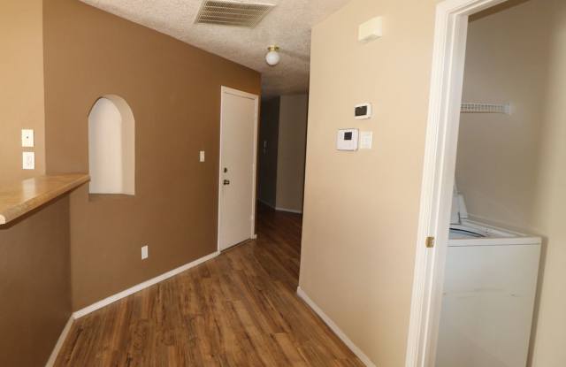 3BR, 2BA, 2CG - 2416 Pomelo Place Northwest, Albuquerque, NM 87120