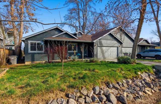 3 Bedroom, 2 Bath, with 2 Car Garage Located on the Central Bench Rim photos photos