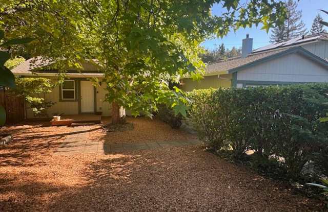 3 bedroom 2 bath Home with Vaulted Ceilings and Fireplace photos photos