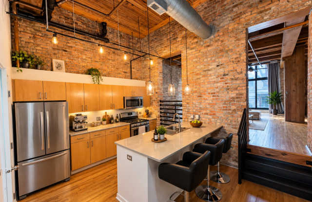 1525 South Michigan Avenue Gallery 1
