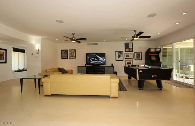 6 SPUR Circle Gallery 4