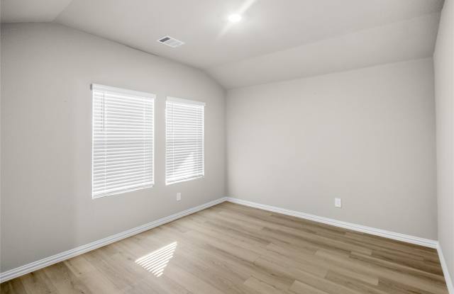 614 Martell Road Gallery 3