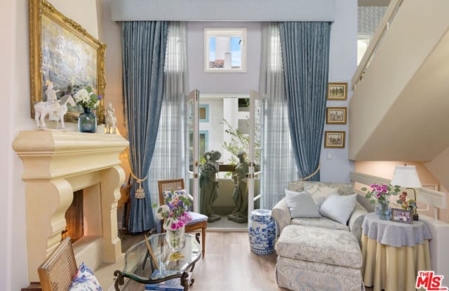 8562 WEST KNOLL DR - 8562 West Knoll Drive, West Hollywood, CA 90069