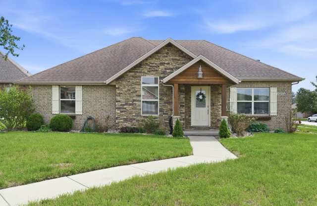 3 Bedroom | 2 Bathroom | 2 Car Garage| Ozark MO | Fireplace | Separate Green House/Office | Fenced Backyard photos photos