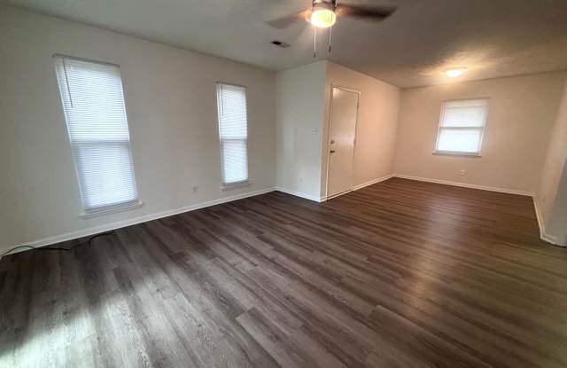 1000 Madiera Ct. ~McArthur Place Gallery 3