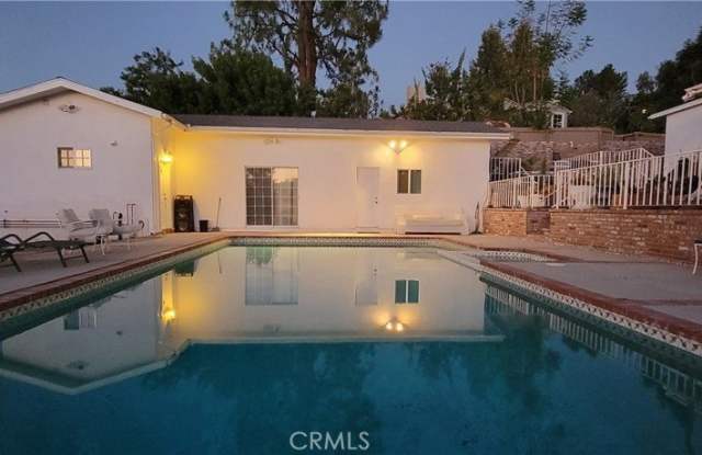 4910 Brewster - 4910 Brewster Drive, Los Angeles, CA 91356 4910 Brewster - 4910 Brewster Drive, Los Angeles, CA 91356
