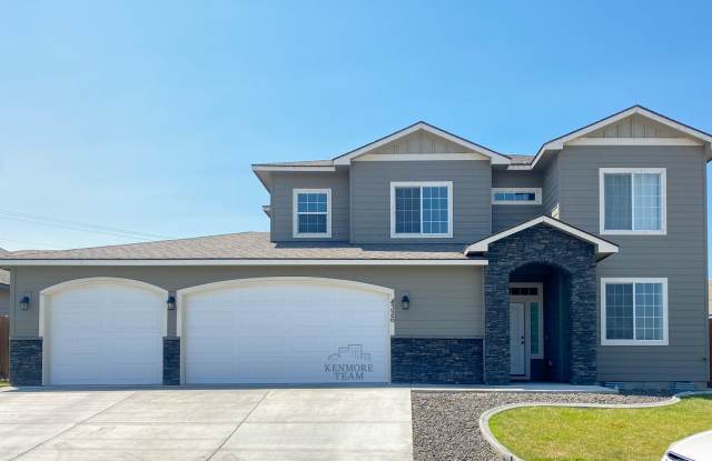 FURNISHED: 4 Bedroom, 2.5 Bath Home in Kennewick photos photos