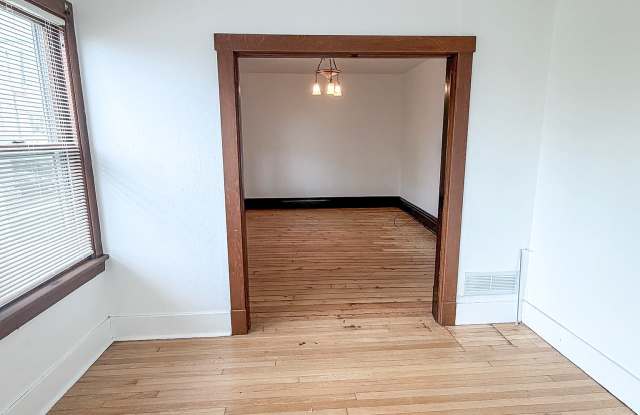 506 Locust Street Gallery 3