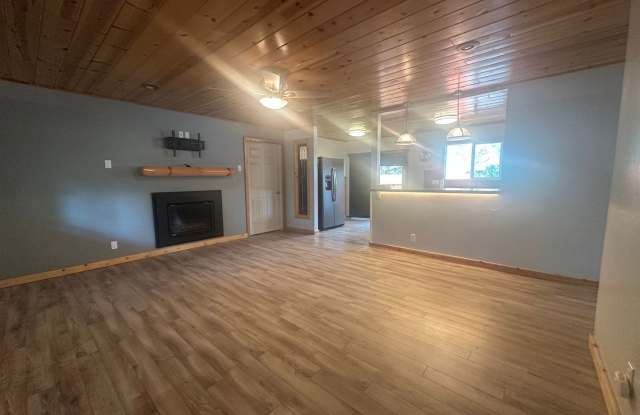 Charming 2 Bedroom, 2 Bathroom Home in Quiet Meyers Neighborhood Gallery 3