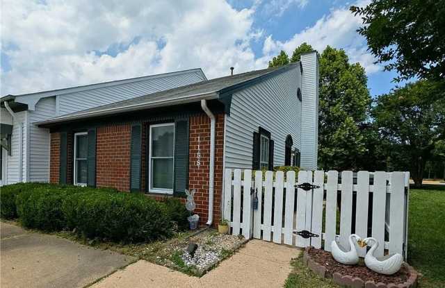 3-Bedroom Virginia Beach Home with Fenced Yard & Spacious Livin photos photos 3-Bedroom Virginia Beach Home with Fenced Yard & Spacious Livin photos photos