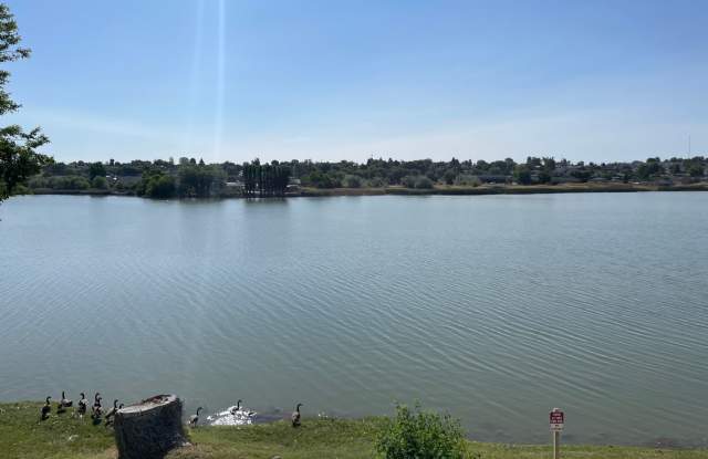 2BR 1BA Duplex On Lake!! photos photos