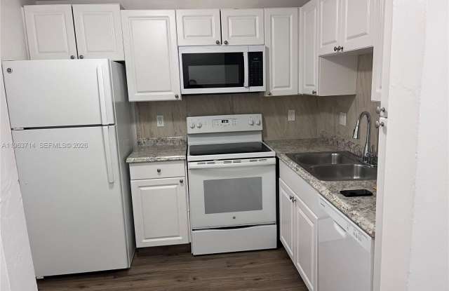 1505 Crescent Cir photos photos