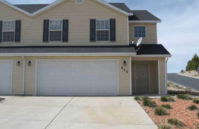 Spacious 2-Story Cedar City Duplex photos photos