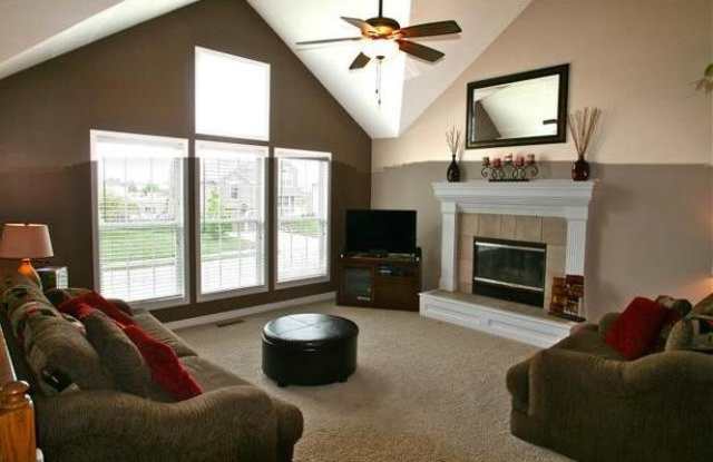 2613 North East Horseshoe Drive Gallery 2