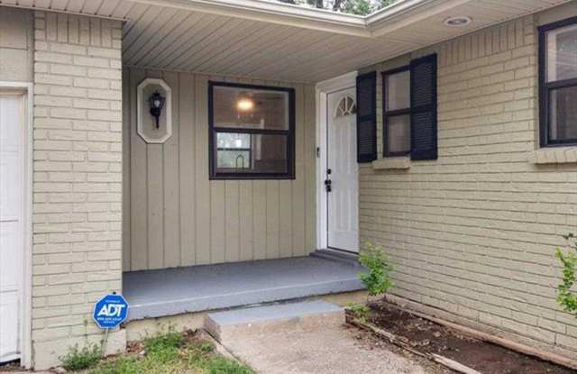 3 Bedroom, 1.5 Bath Beauty! Gallery 4