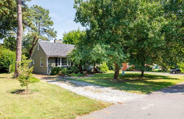 Charming 3-Bedroom Home with Fenced Backyard in Desirable Richmond Location ***Available Nov. 2026*** Gallery 3
