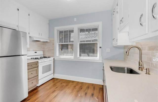 2628 Dupont Avenue S Gallery 2