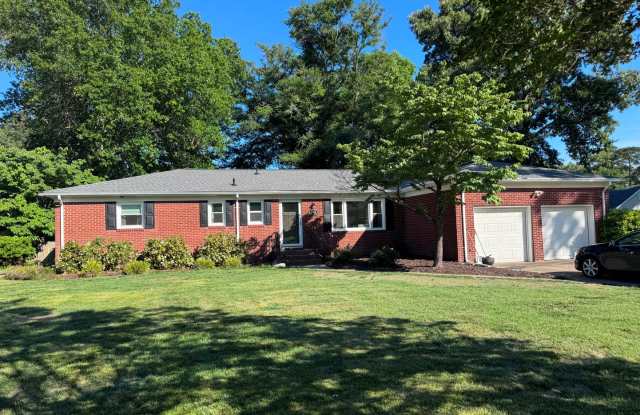 Lakefront Great Neck Home! 4/2.5 brick ranch in lovely Southern Point photos photos Lakefront Great Neck Home! 4/2.5 brick ranch in lovely Southern Point photos photos