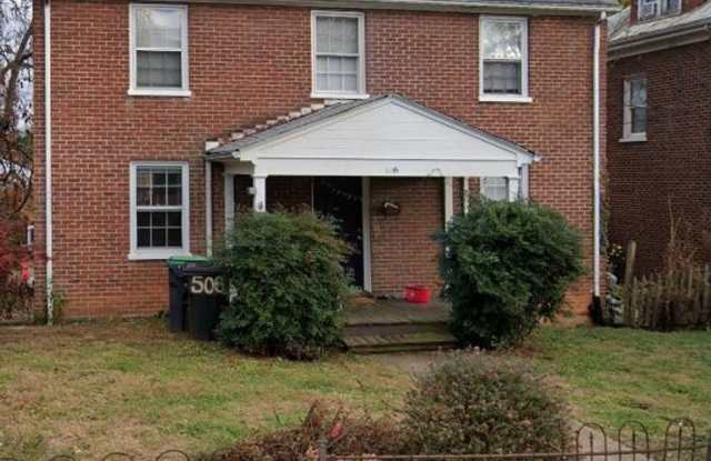 2026-2027 School Year / 8 Bdrm / 3 Bath Steps from UVA Grounds photos photos